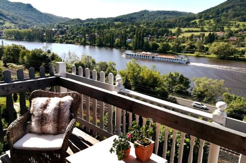 Dolni Zalezly Apartamento | Mountains Galerie Apartment Hana