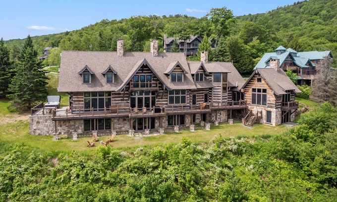 Ludlow Casa | Mountainside 5-BR Ski-In/Out Okemo Villa