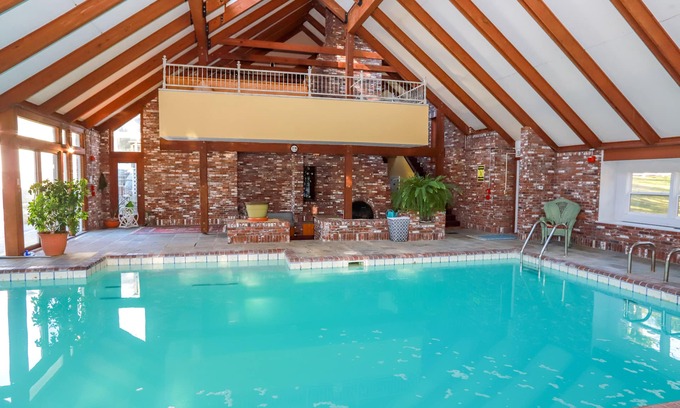 Wilmot Casa | Mountainside Estate. Private Indoor Pool, near Ragged Mtn. & Sunapee, sleeps 28