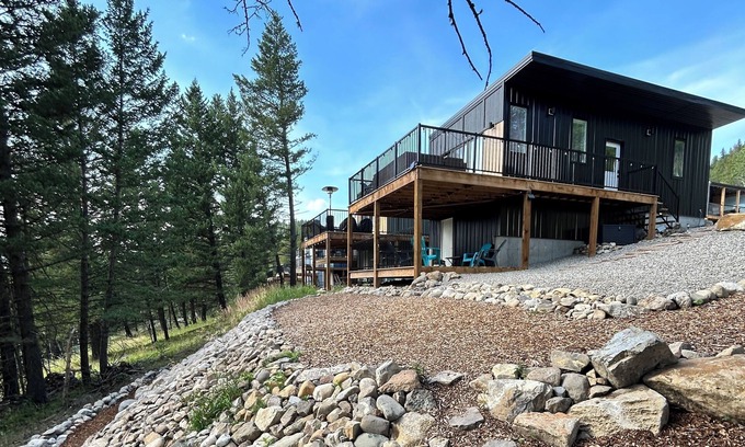 Blairmore Cabina | Mountainside Getaway with Games Room