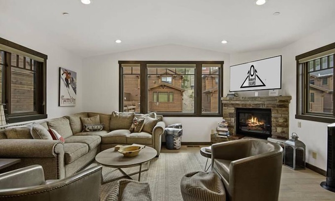 Mammoth Lakes Casa | Mountainside - The only new/premium townhomes at Canyon Lodge