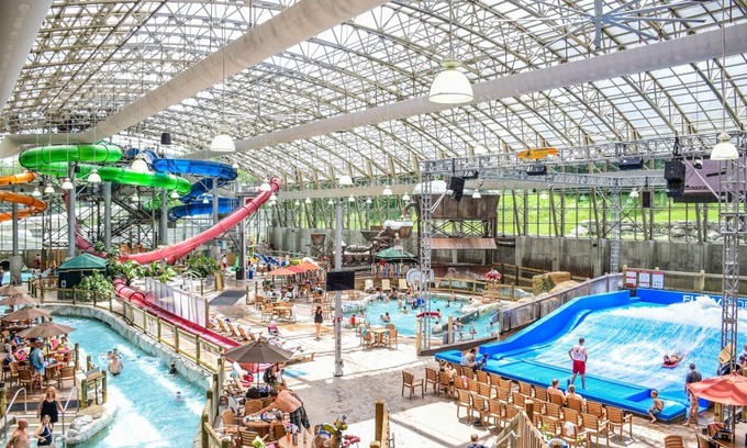 North Troy Condominio | Mountainside Townhouse Condo Adjacent to Ski Tram and Chairlifts Ski-In