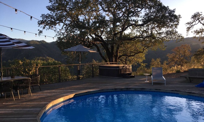 Ukiah Casa | Casa abierta en la cima de la montaña, piscina, jacuzzi y vistas.