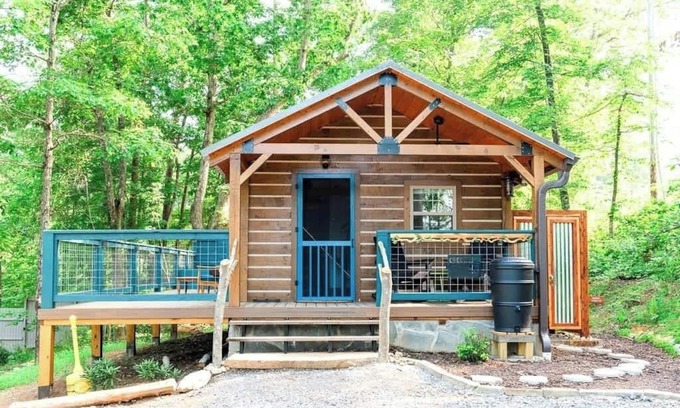 Lupton City Cabina | Mountaintop Retreat - central hiking & activities