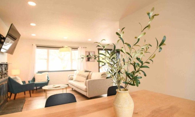 Moose Can Gully Casa | Mountainview Escape - A new, modern mid century home