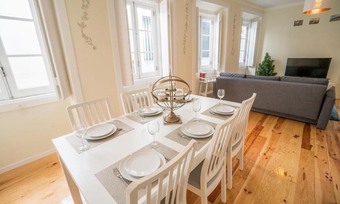 Socorro Apartamento | Mouraria 2 Bedroom Apartment