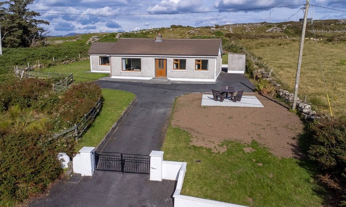 Connemara Casa | Mourneen Cottage with stunning views