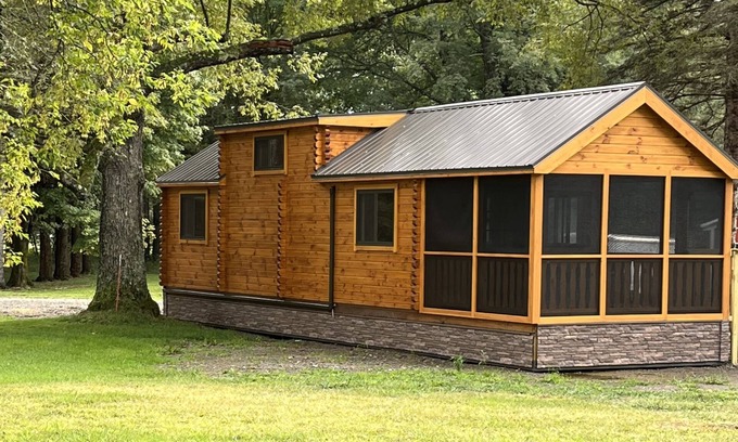 French Creek Cabina | Mourning Dove, a luxurious Lancaster cabin in French, NY.