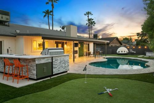 Sunburst Estates Casa | Movie Theater Heated Pool PuttPutt PoolTable Games