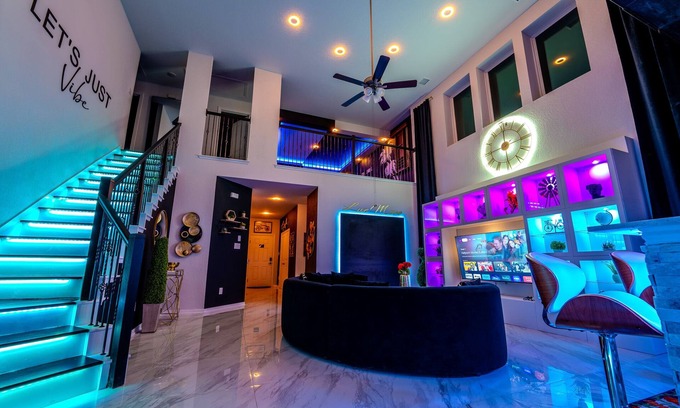 San Antonio Casa | Movie Theatre, Basketball court, Pool Table Luxury Castle