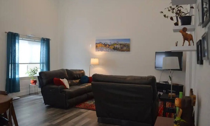 Arvada Cabaña | Movies in the Mountains Guest House