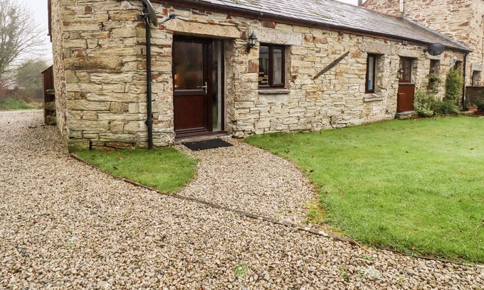 Lower Trengale Cabaña | MOWHAY COTTAGE, romantic, character holiday cottage in East Taphouse