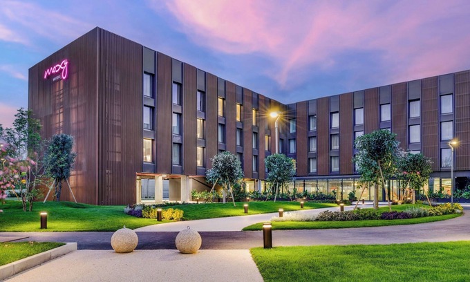 Torre Annunziata Hotel | Moxy Pompeii
