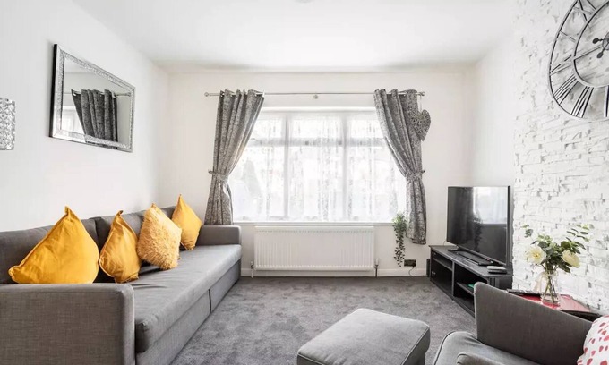 Redbridge Apartamento | Moydom- Cosy one bed apartment- 2 mins from Gants Hill Tube station