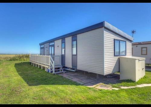Camber Complejo | MP502 - Camber Sands Holiday Park - Sleeps 6 - Small Dog - Gated Decking - Amazing Marsh Views
