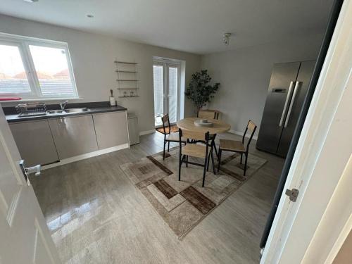 Emersons Green Casa | MpaNjus - Double Rooms, Shared House