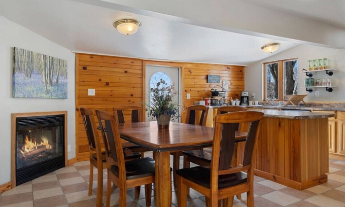 Upper Peninsula Michigan Casa | MQT 3BR Close to Ski/Bike - Enjoy Prime Location!