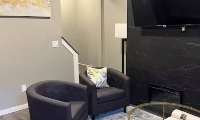 Lawrenceville Apartamento | Mr. Holmes Retreat