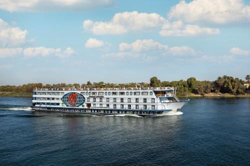 Luxor Alquiler De Eote | MS Chateau Lafayette Nile Cruise - 4 nights from Luxor each Monday and 3 nights from Aswan each Friday