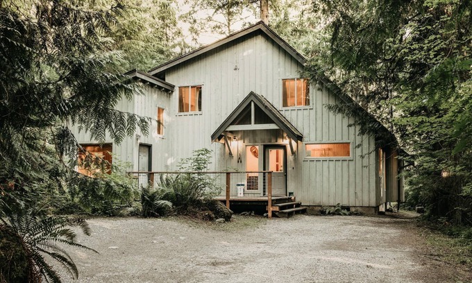 Glacier Chalet De Esquí | Cabaña 19 en Mt Baker Rim: admite mascotas, Wi-Fi, jacuzzi, capacidad para 10 personas