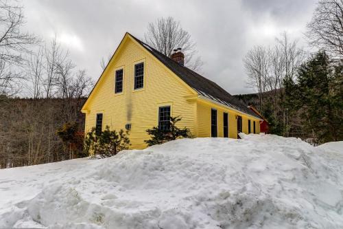 Moretown Casa | Mt. Ellen's Backyard Bungalow