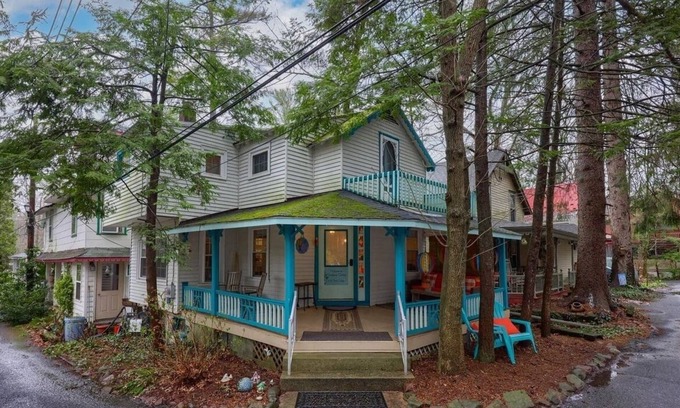 Mount Gretna Heights Cabaña | Mt. Gretna Gem w/ Huge Porch!