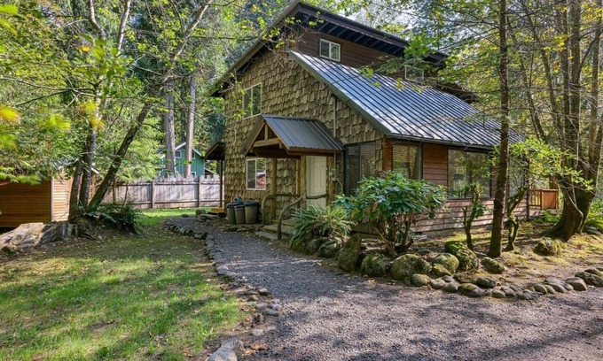 Welches Casa | Mt. Hood Hideaway: Hiking, harmony, hot tub, and access to the hill!