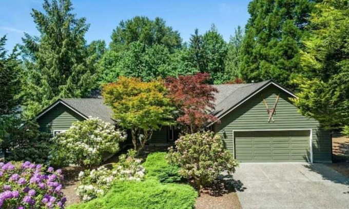 Welches Casa | Mt. Hood - Sleeps 10+Game Rm+ Sauna+Fireplace + Community Heated Pool & Hot Tub