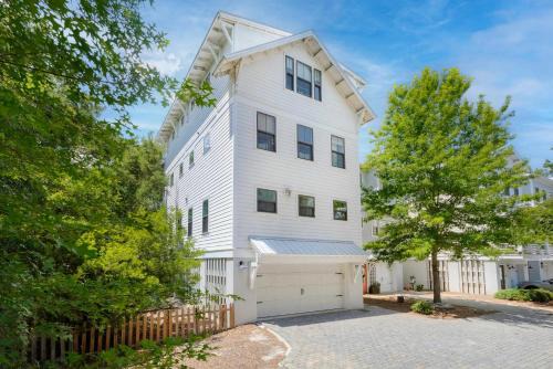 Old Village Casa | Mt Pleasant Beach Retreat- Mins to Sullivan's IOP