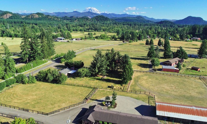 Enumclaw Casa | Mt Rainier & Crystal Mt is your back yard in the Town of Enumclaw