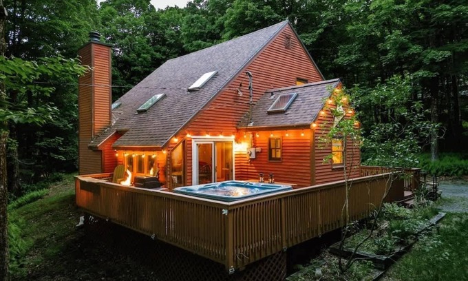 Wilmington Chalet De Esquí | The Mount Snow Chalet: A peaceful escape w/hot tub
