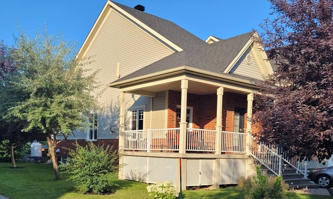 Mont-St-Hilaire Casa | Mt-St-Hilaire, 10 Minute walk to Train Station, train to downtown Montreal