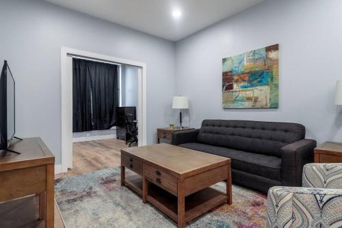 Old Town Apartamento | MTM Fully Furnished Rental in Old Town - 2 beds