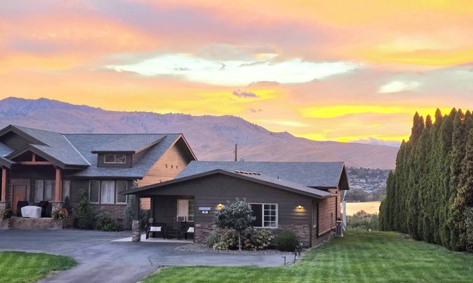 Monitor Casa | Mtn and River Views!