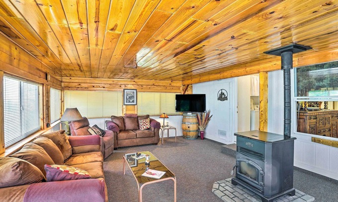 Redding Casa | ‘Mtn Gate Guest House’ ~ 6 Mi to Shasta Lake!