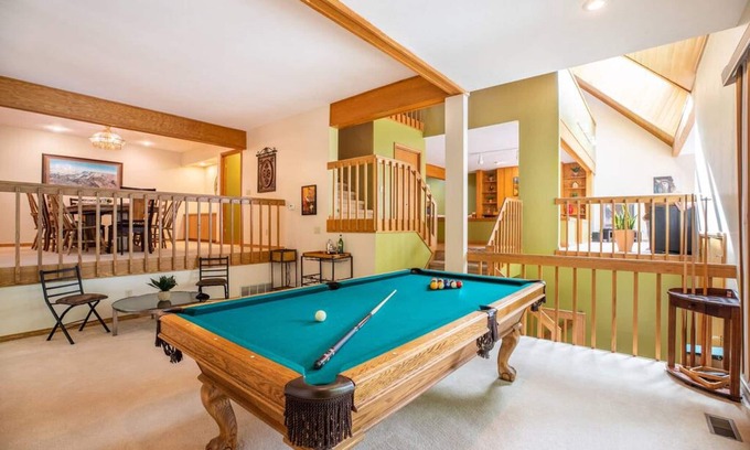 Sandy Apartamento | Mtn. Home-Sauna, Pool Table, Mins to Ski/Hike/Bike