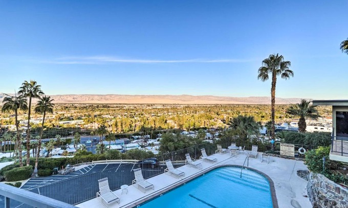 Araby Apartamento | Mtn-View Balcony and Pool Access Palm Springs Gem