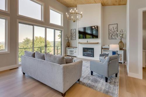 Brasstown Casa | Mtn-View Decks and Fire Pit Quiet Brasstown Escape