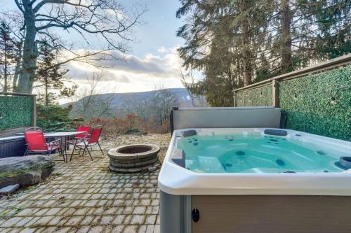 Tannersville Casa | Mtn-View Gem with Deck and Hot Tub in Tannersville