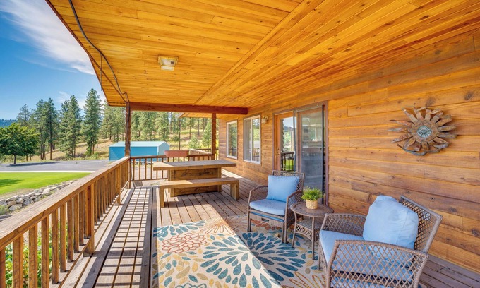 Republic Casa | Mtn-View Getaway w/Spacious Deck in Republic!
