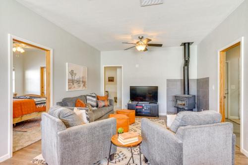 Pueblo Casa | Mtn-View Hideaway with Wood Stove in Pueblo!