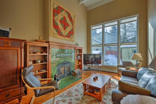 Frisco Casa | Mtn-View Home with Deck Walk to Dtwn Frisco!
