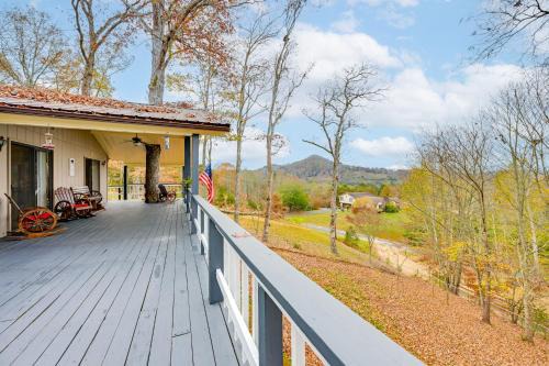 Franklin Casa | Mtn-View Home with Game Room in Franklin!