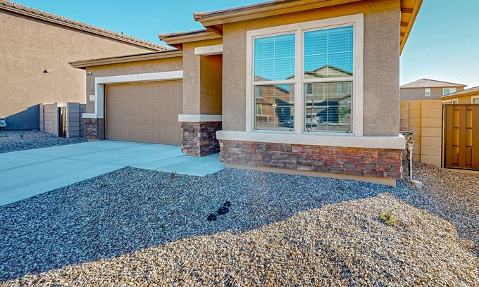 Tucson Casa | Mtn-view home with outdoor pool, enclosed patio, washer/dryer, streaming
