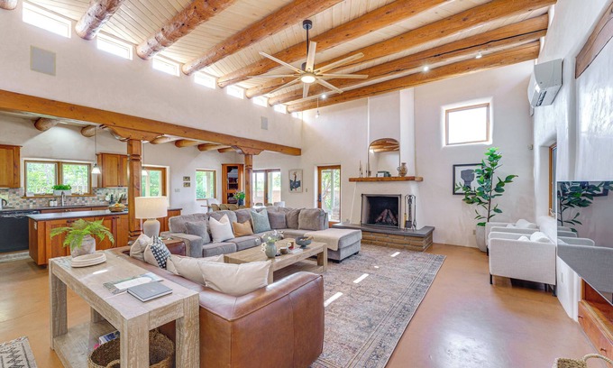 Taos Casa | Mtn-View Retreat w/ Hot Tub in New Mexico!