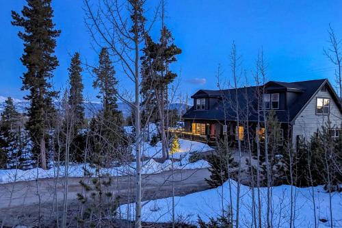 Winter Park Highlands Casa | Mtn-View Retreat with Hot Tub in Granby!