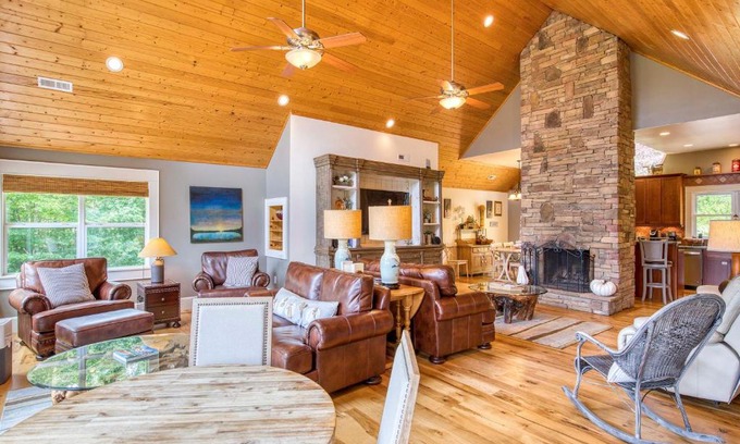 Waynesville Casa | Mtn-View Waynesville Home Less Than 1 Mile to Main St