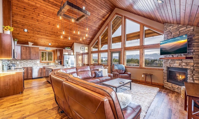 Ronald Casa | Mtn Views & 3rd Nt Free Limited Avail -Pool Access/Spa/GmRm-5mins to Lake