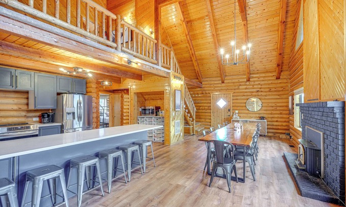 Mammoth Creek Cabina | Group-Friendly Panguitch Cabin Near Nat'l Parks!