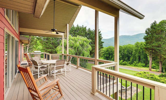Swannanoa Casa | Blue Ridge Cabin on 6 Acres: Hot Tub & Mtn Views!